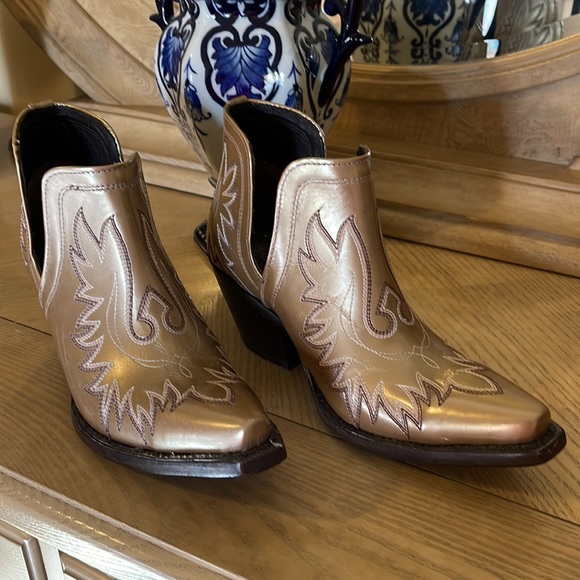 New and never worn. Impossible to find gold Ariat booties. Gorgeous booties. - Picture 4 of 4